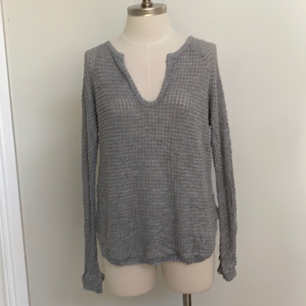 V neck long sleeve top